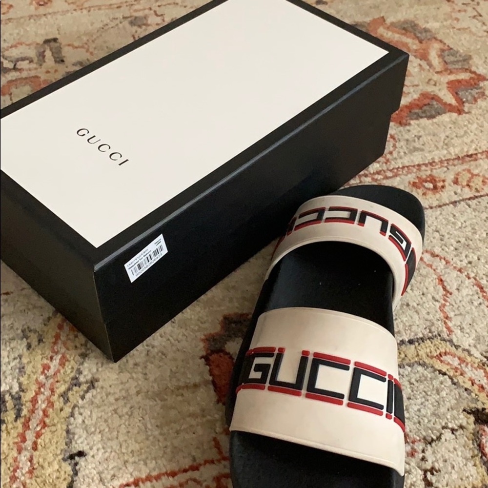 WOMENS GUCCI SLIDES